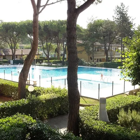 In A House With Garden Bibione